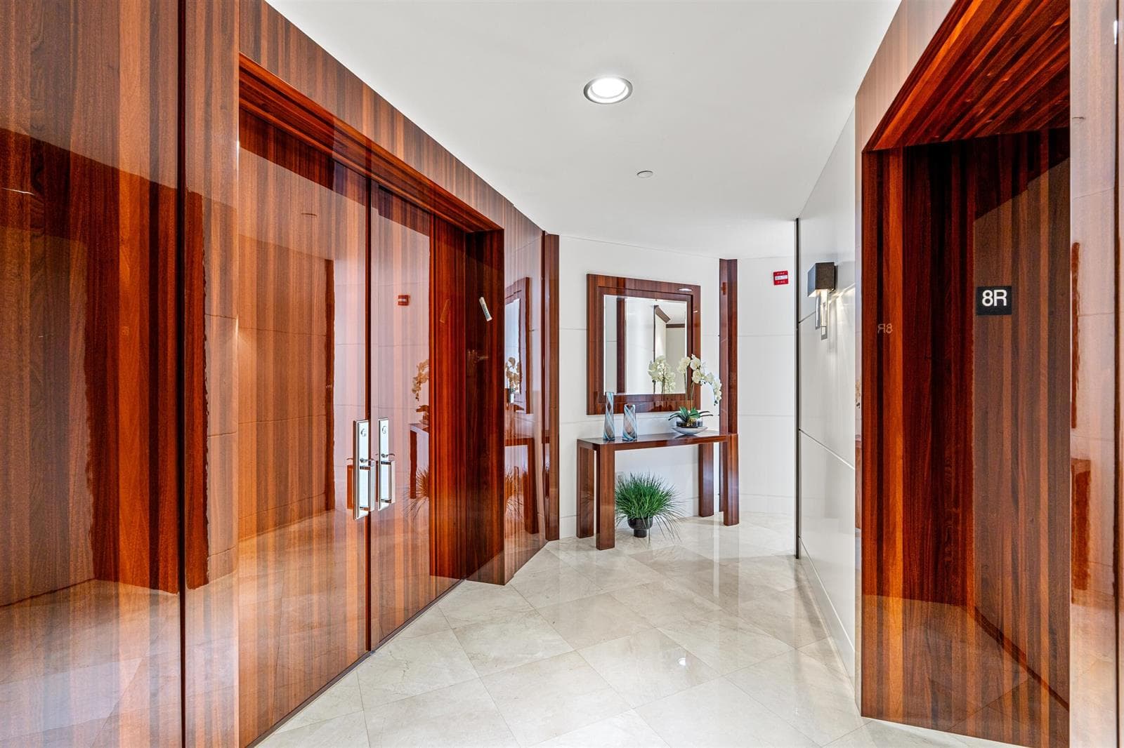 PRIVATE ELEVATOR FOYER