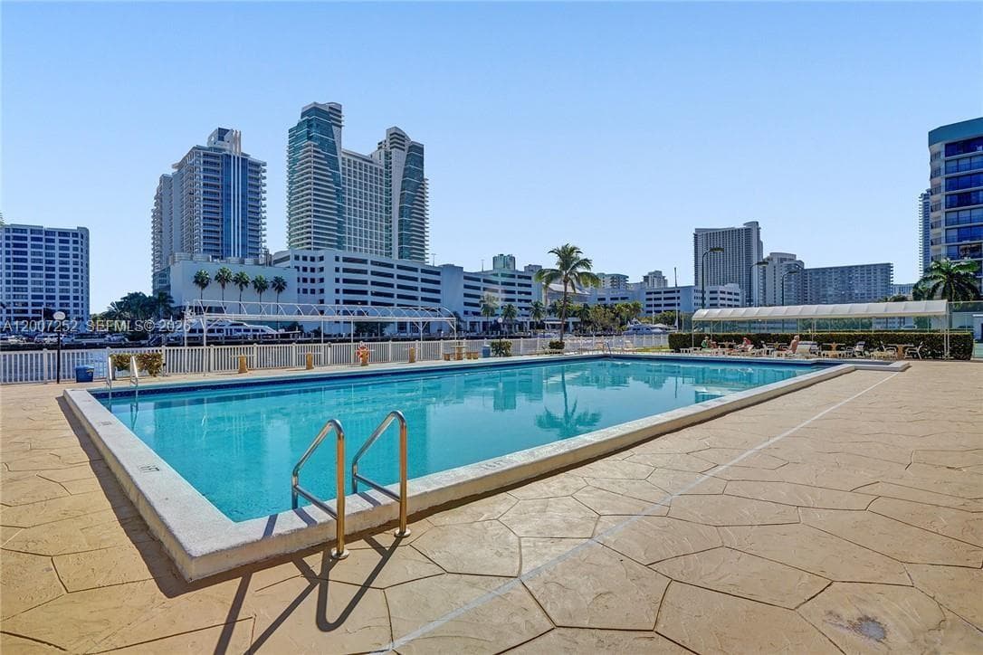 TOWERS OF OCEANVIEW EAST · #319 in Hallandale Beach - Photo 64