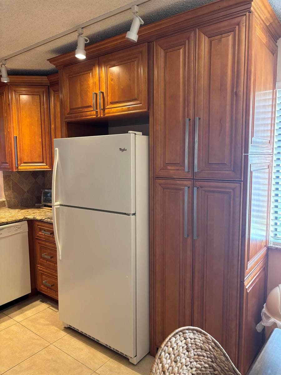 Pelican Pointe kitchen 4