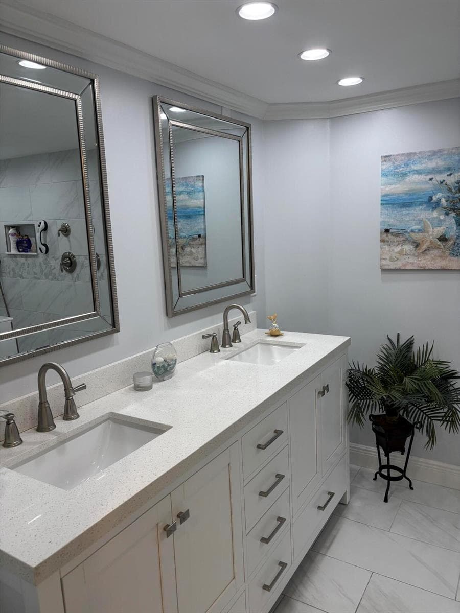 Pelican Pointe primary bath 4