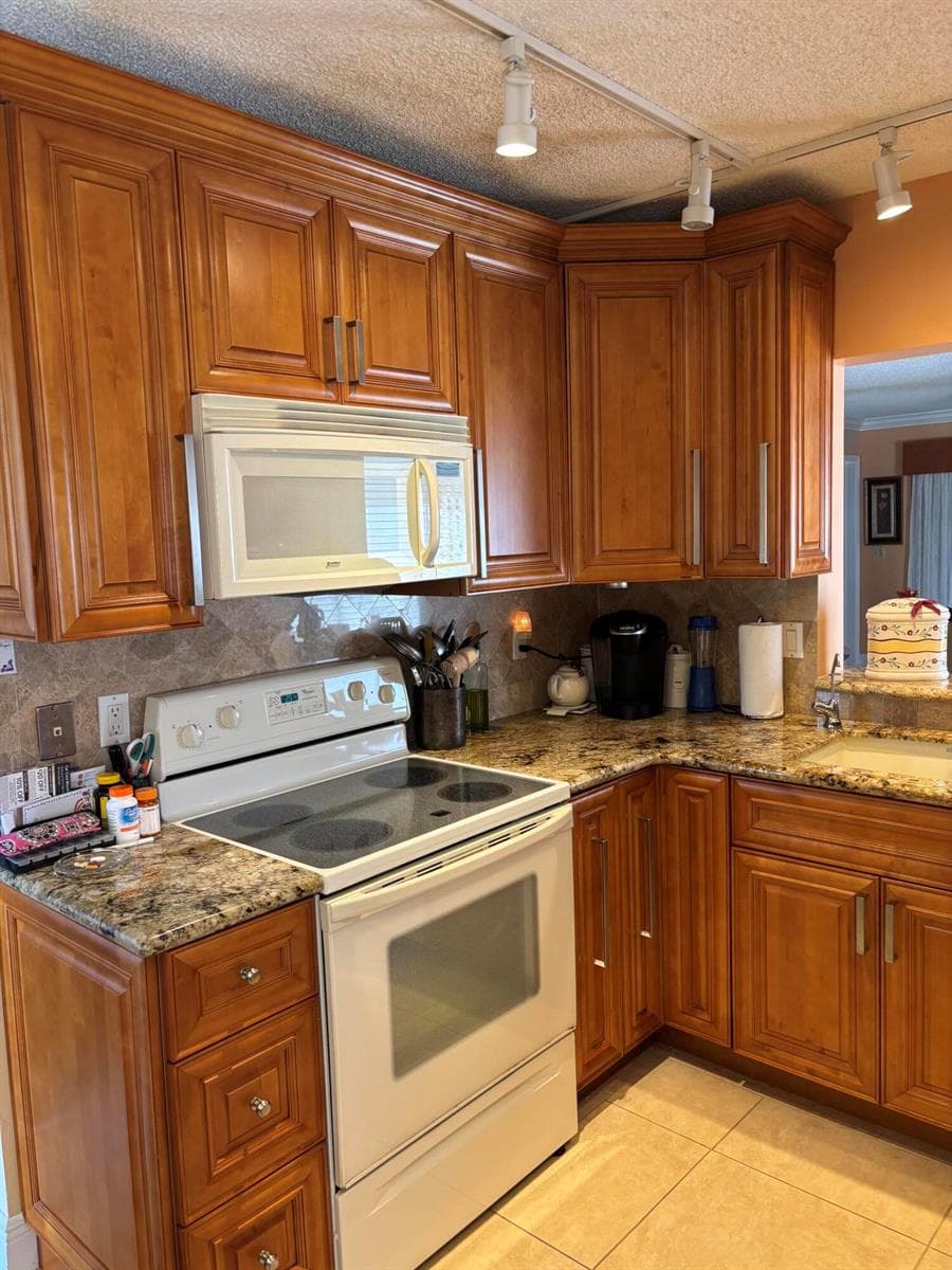 60 Pelican Pointe Drive #1020