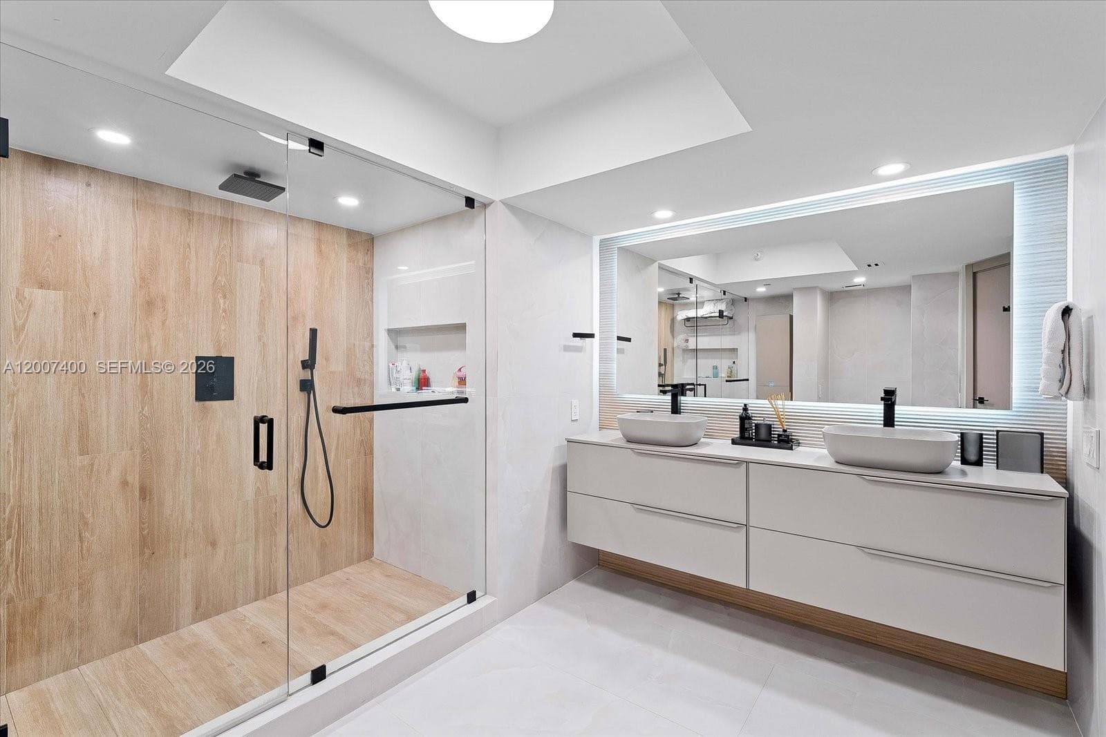HarbourSide · #310 in Aventura - Photo 12