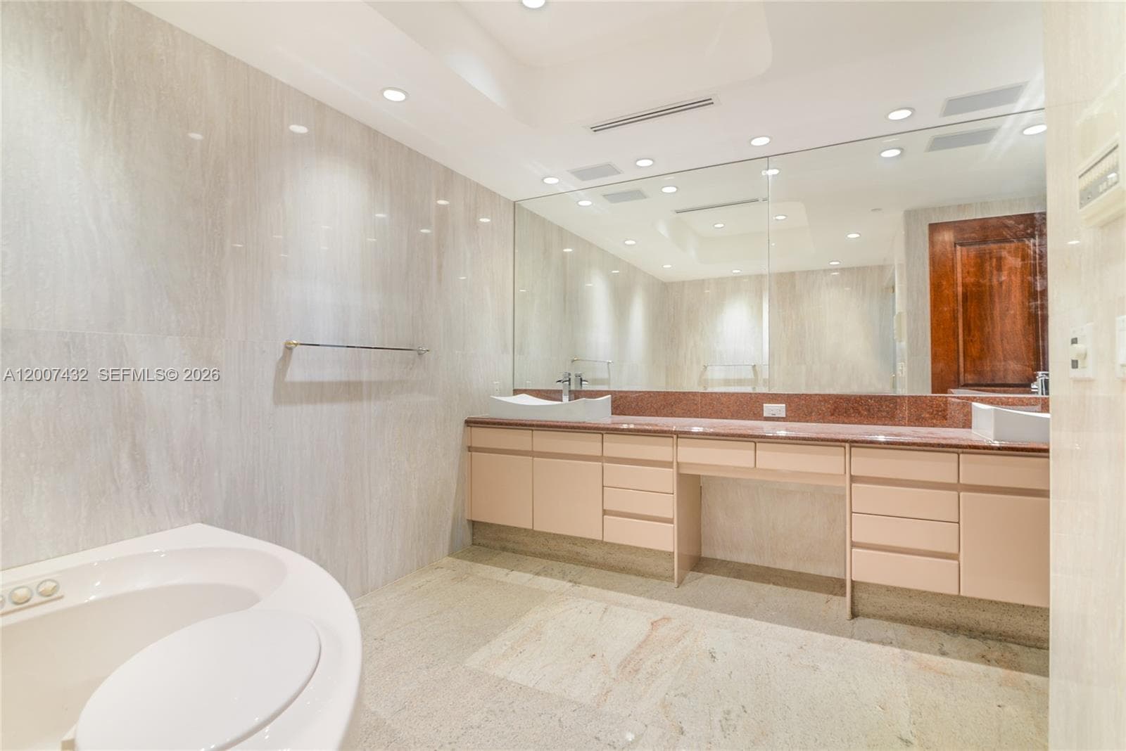 Majestic Tower · #T4 in Bal Harbour - Photo 11