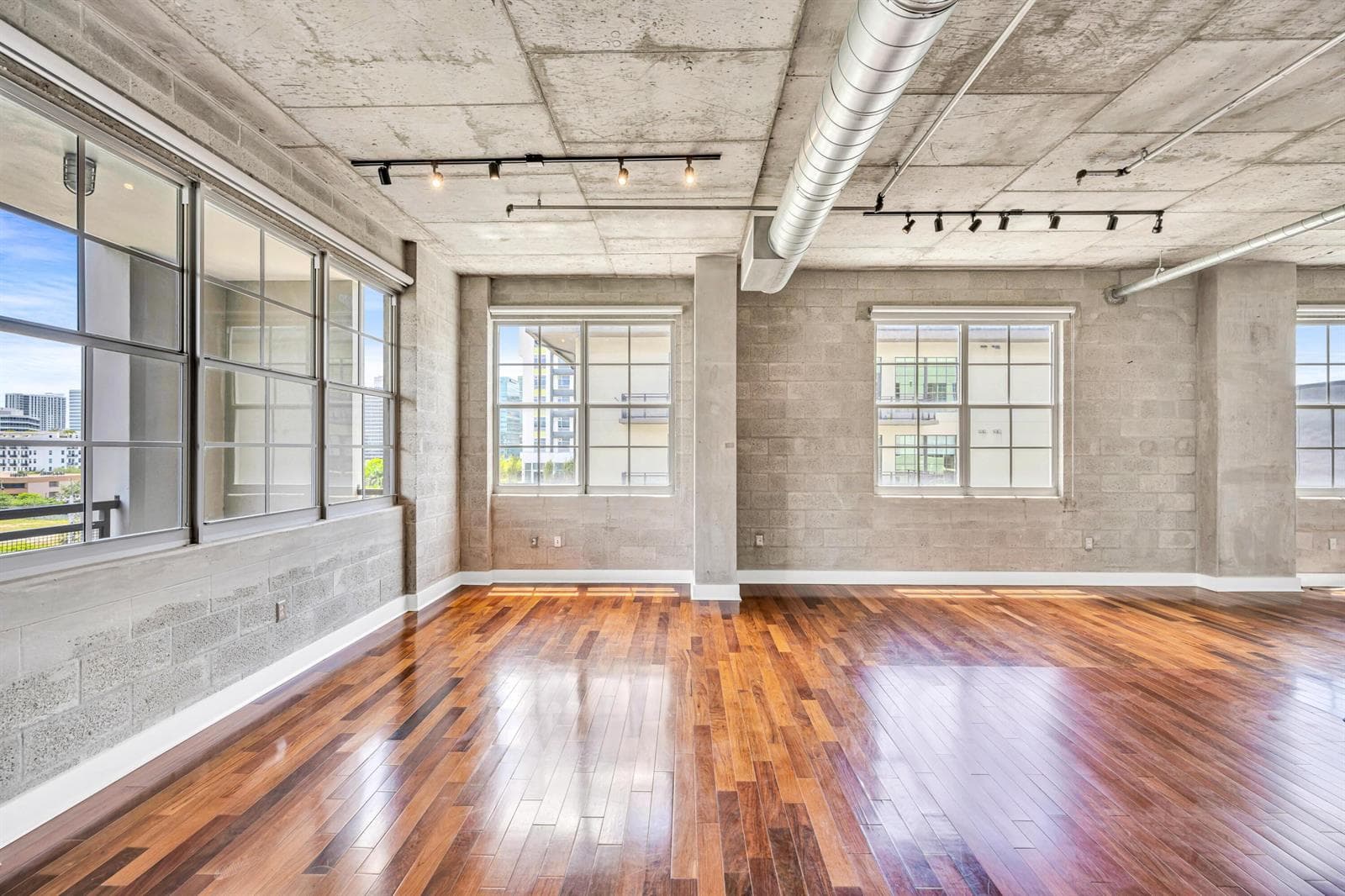 411 NW 1ST AVE #605--20