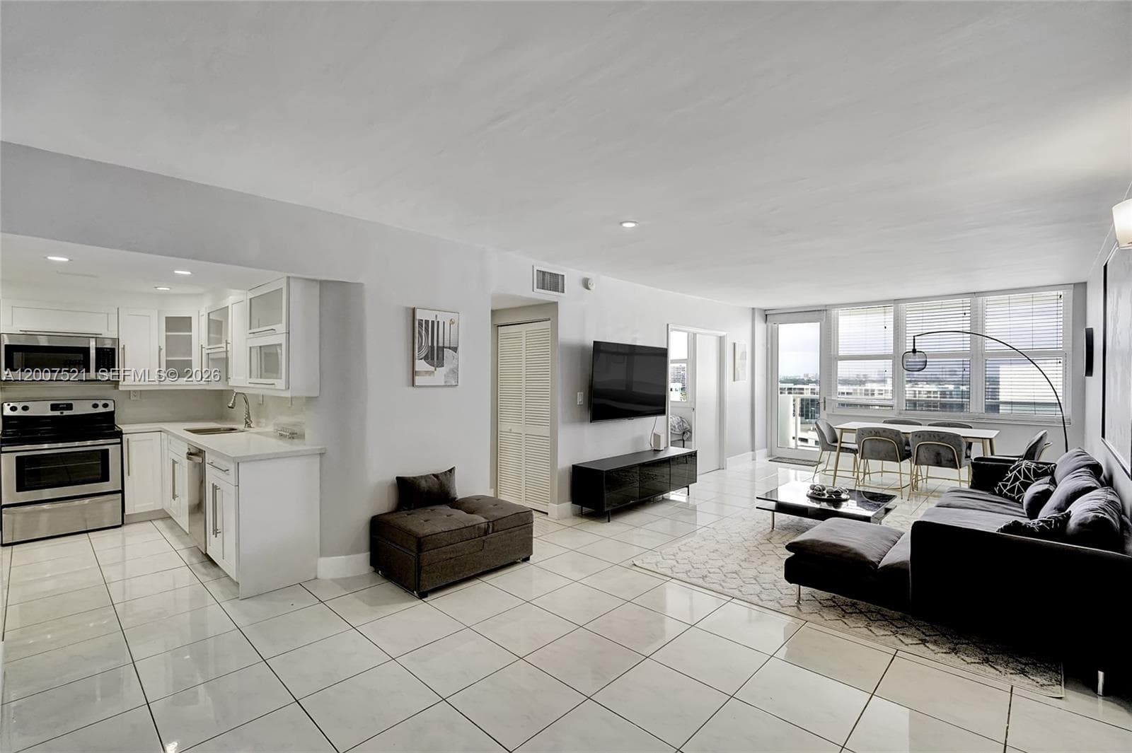 SEA AIR TOWERS CONDO · #1519 in Hollywood - Photo 1