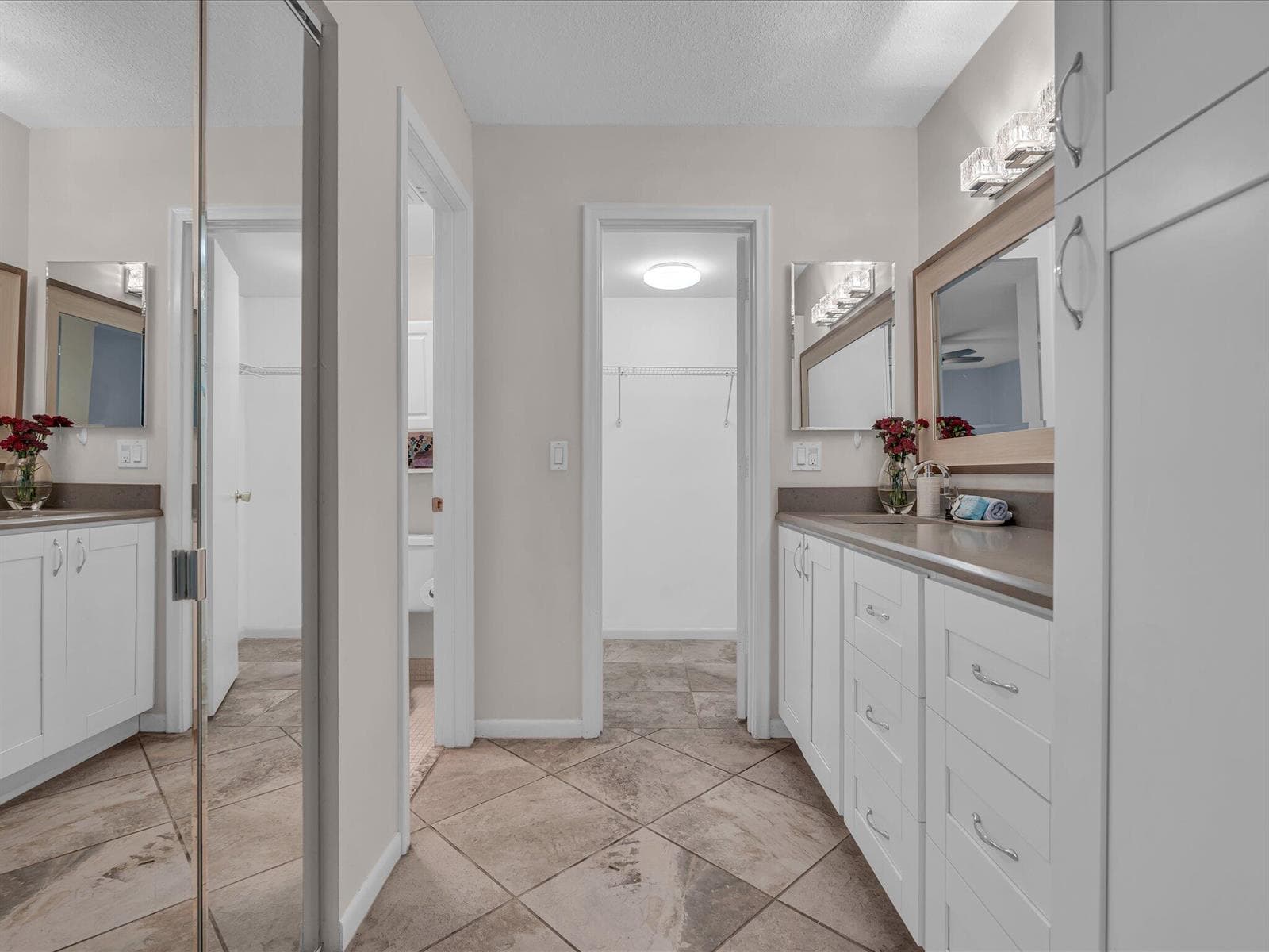 Walk in Closet 1