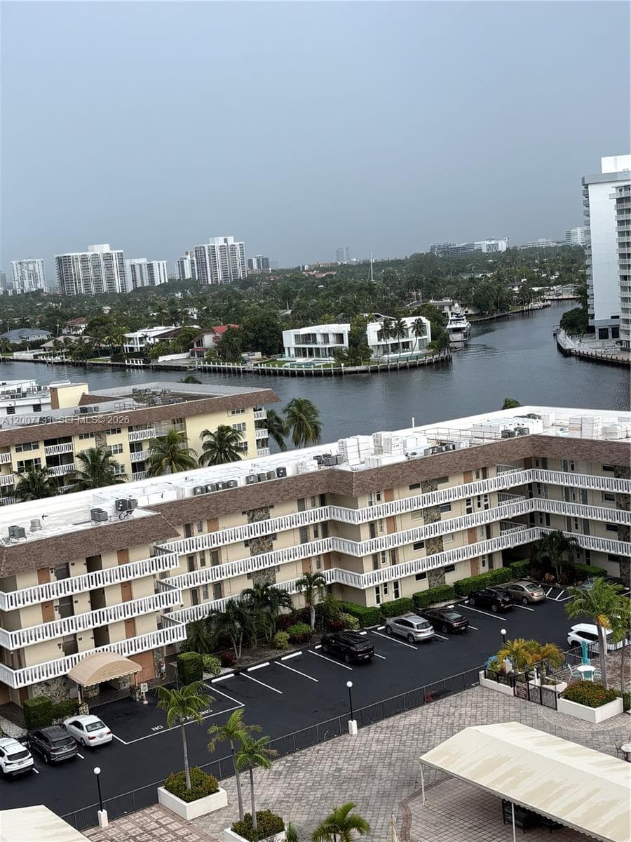Prince George · #4L in Hallandale Beach - Photo 7