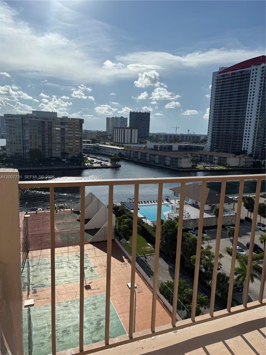 Prince George · #4L in Hallandale Beach - Photo 28