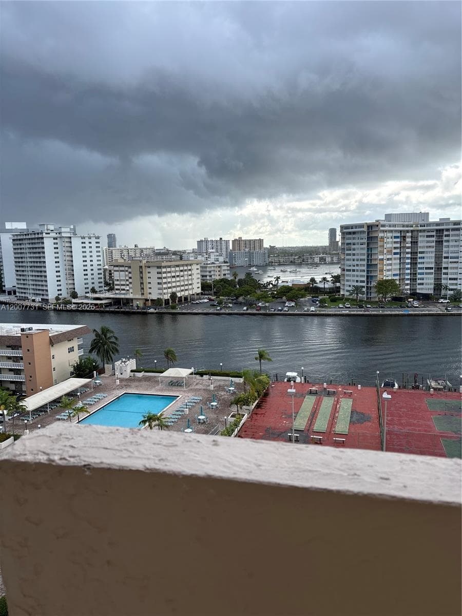 Prince George · #4L in Hallandale Beach - Photo 24