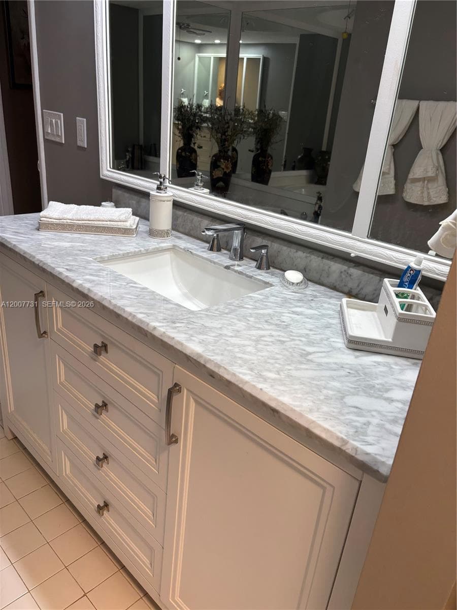 Prince George · #4L in Hallandale Beach - Photo 10