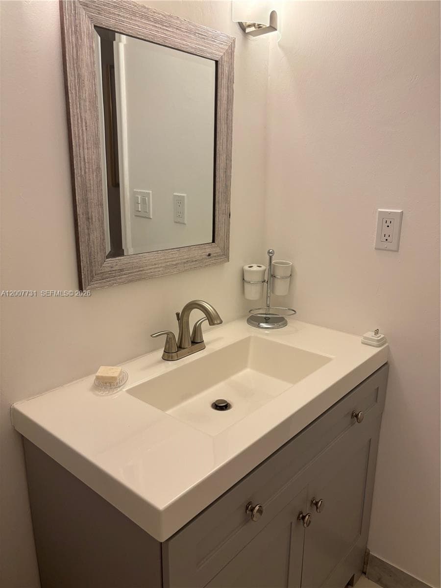 Prince George · #4L in Hallandale Beach - Photo 18