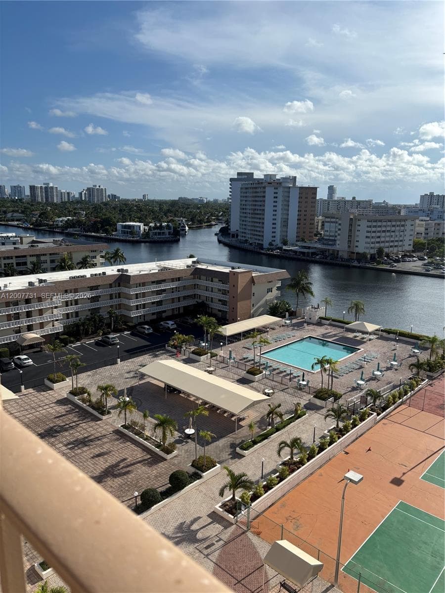 Prince George · #4L in Hallandale Beach - Photo 25