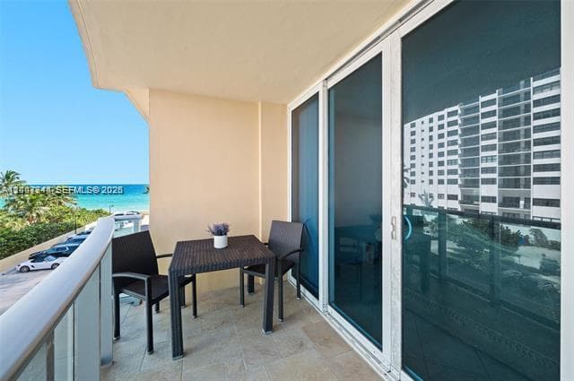 WAVE CONDO · #402 in Hollywood - Photo 2