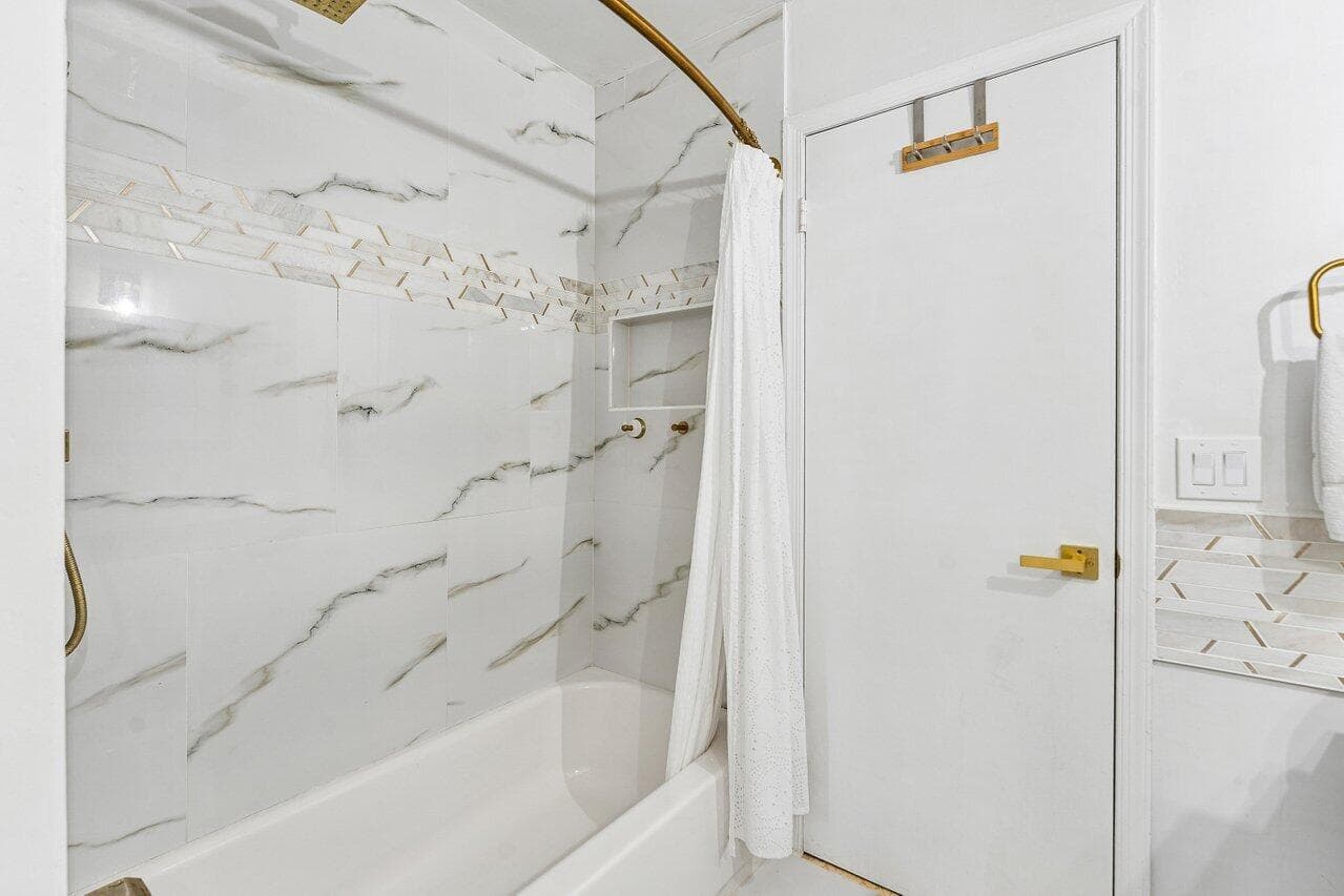 Main Primary Bathroom