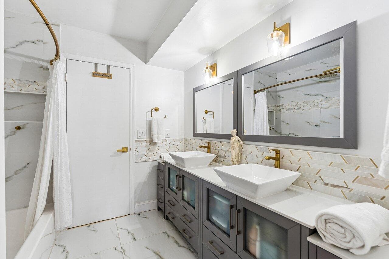 Main Primary Bathroom