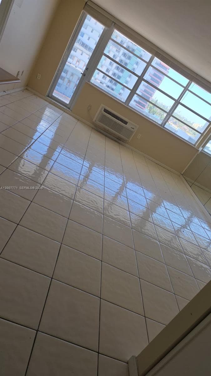 THE AMETHYST CONDO · #906 in Miami Beach - Photo 1