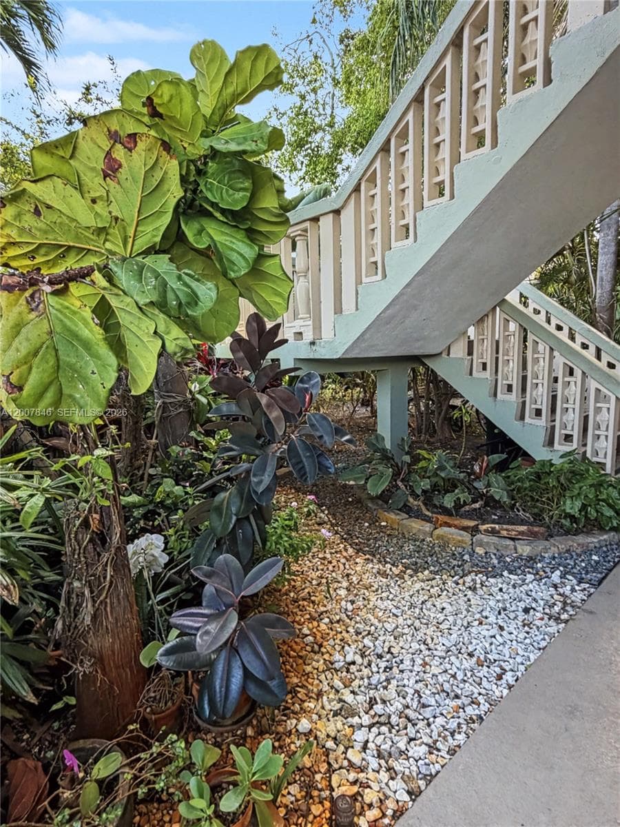 Cascades at Holly Heights — well-maintained building in Middle River Terrace