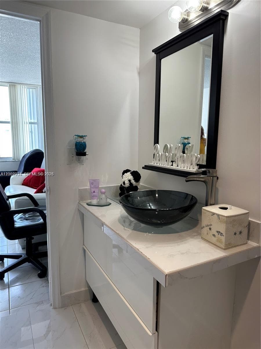 AQUARIUS CONDO · #1706S in Hollywood - Photo 13