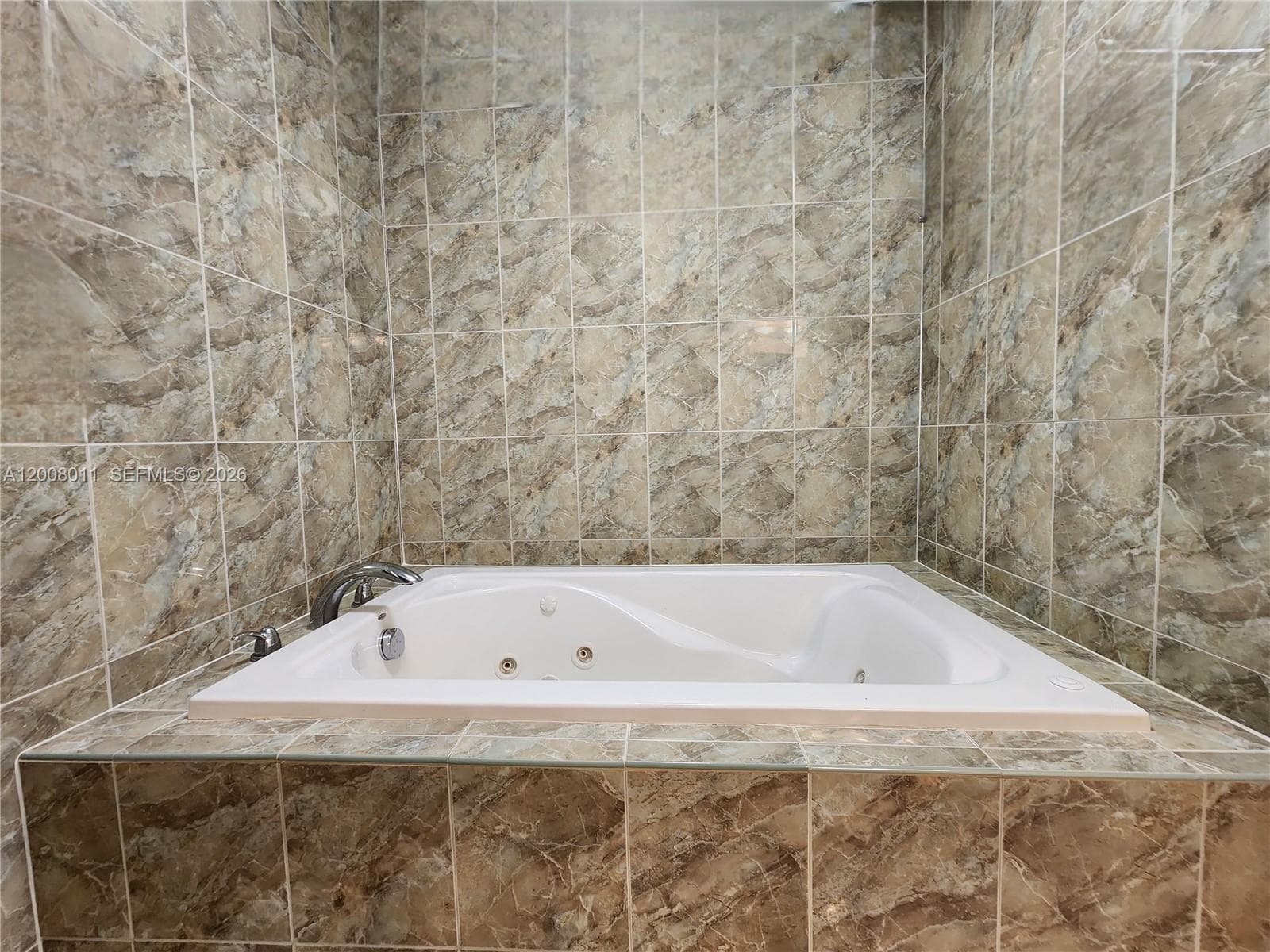 Jetted Jacuzzi Spa Tub