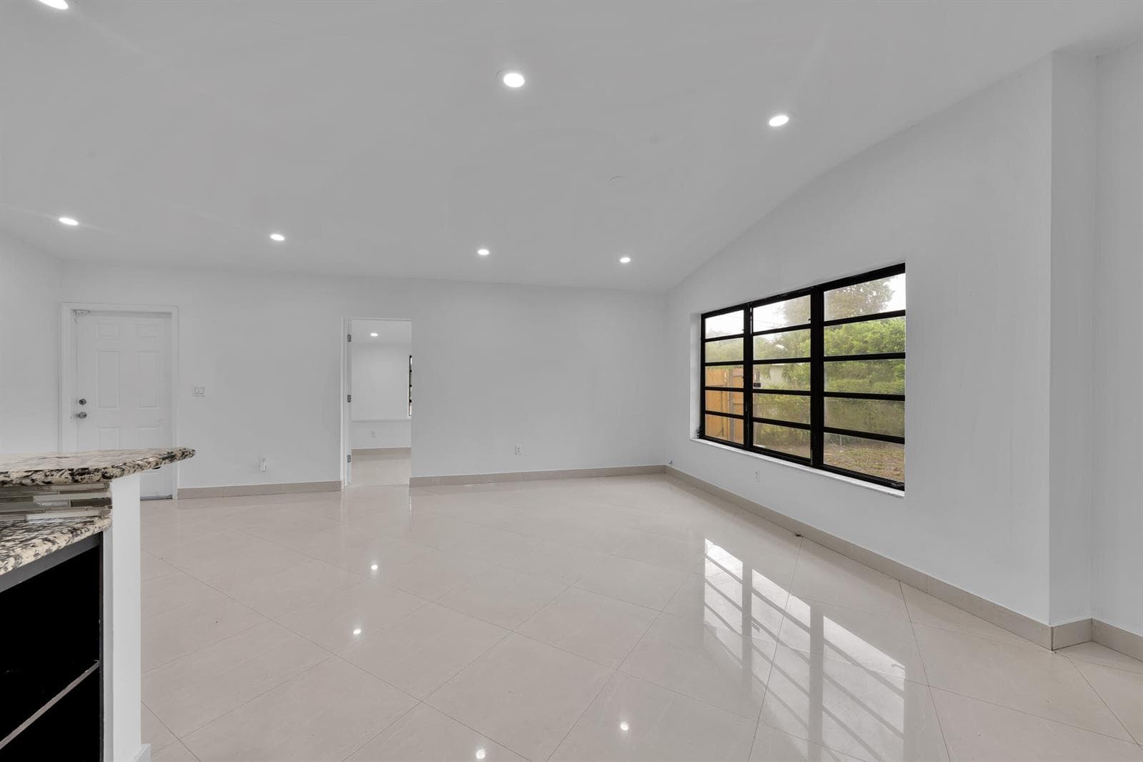 17551 NE 5th Ave North Miami 00015