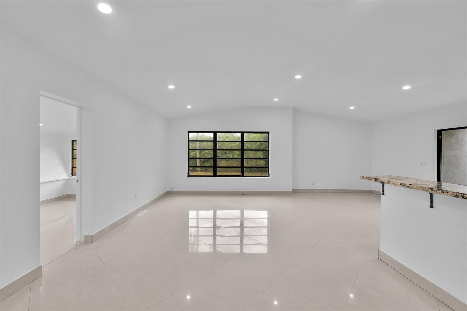 17551 NE 5th Ave North Miami 00011