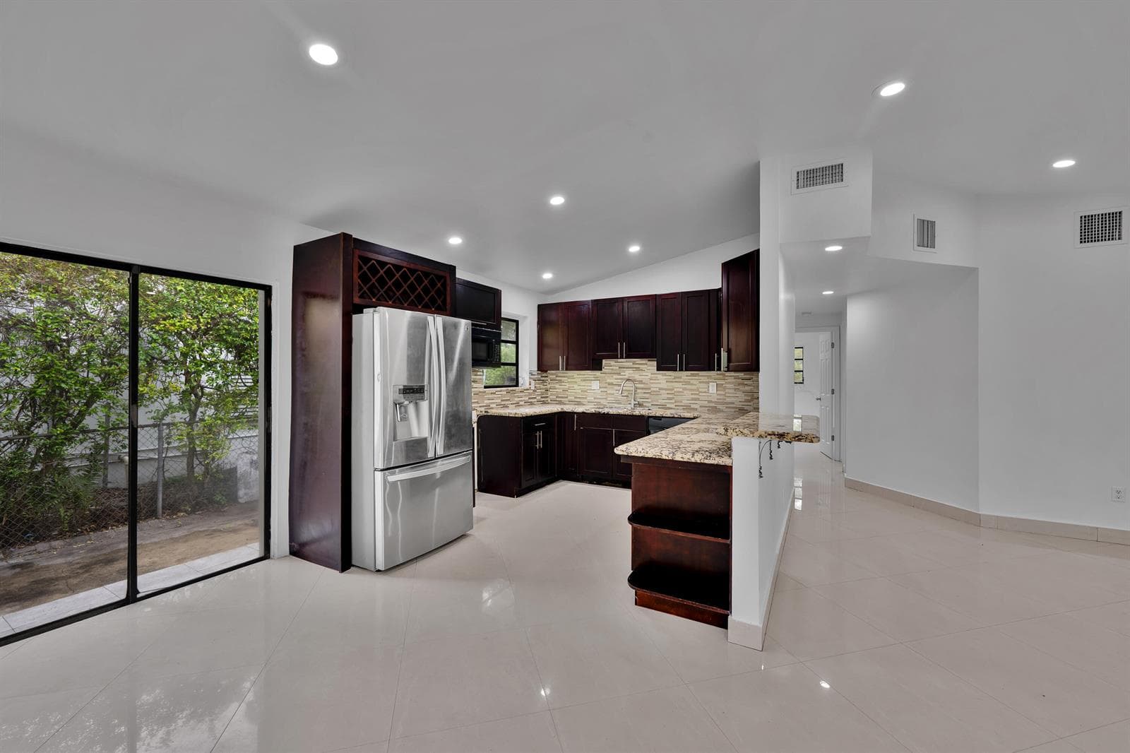 17551 NE 5th Ave North Miami 00016
