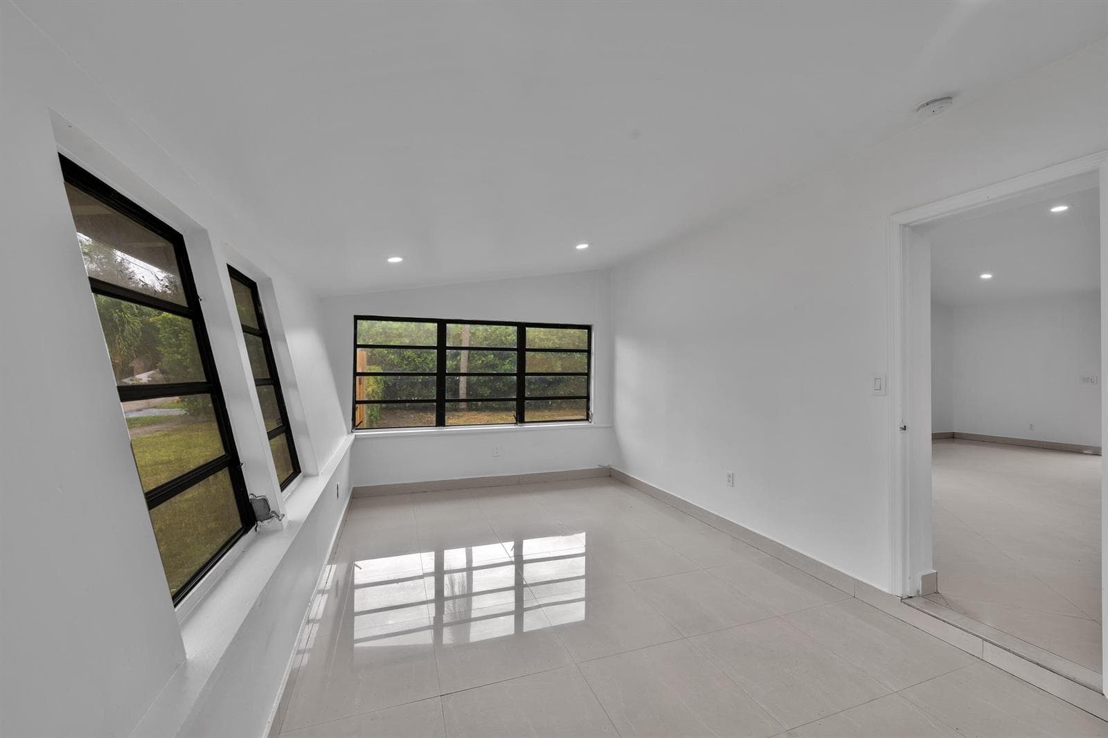 17551 NE 5th Ave North Miami 00020