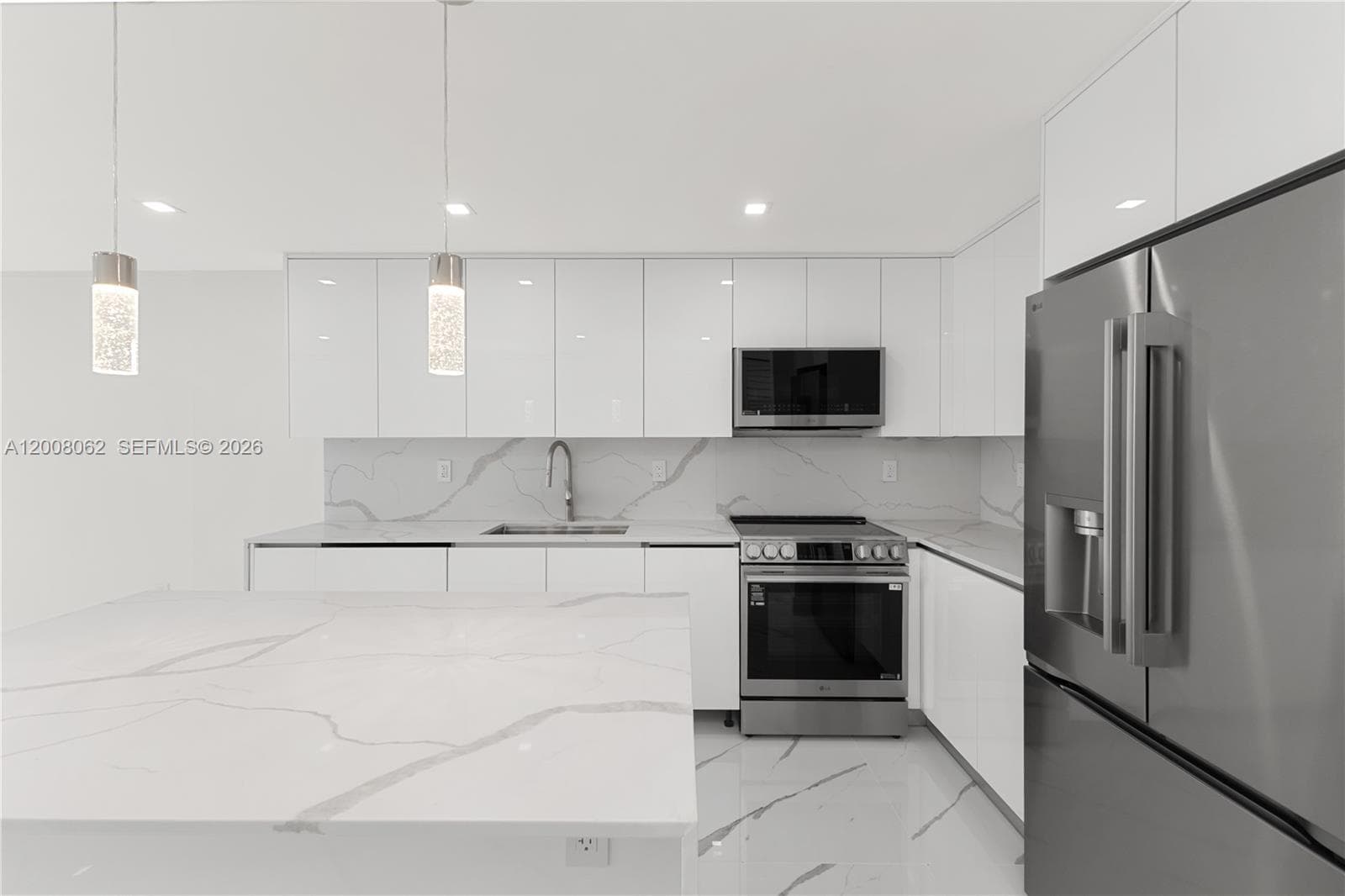 OCEAN POINT CONDO · #708 in Miami Beach - Photo 2