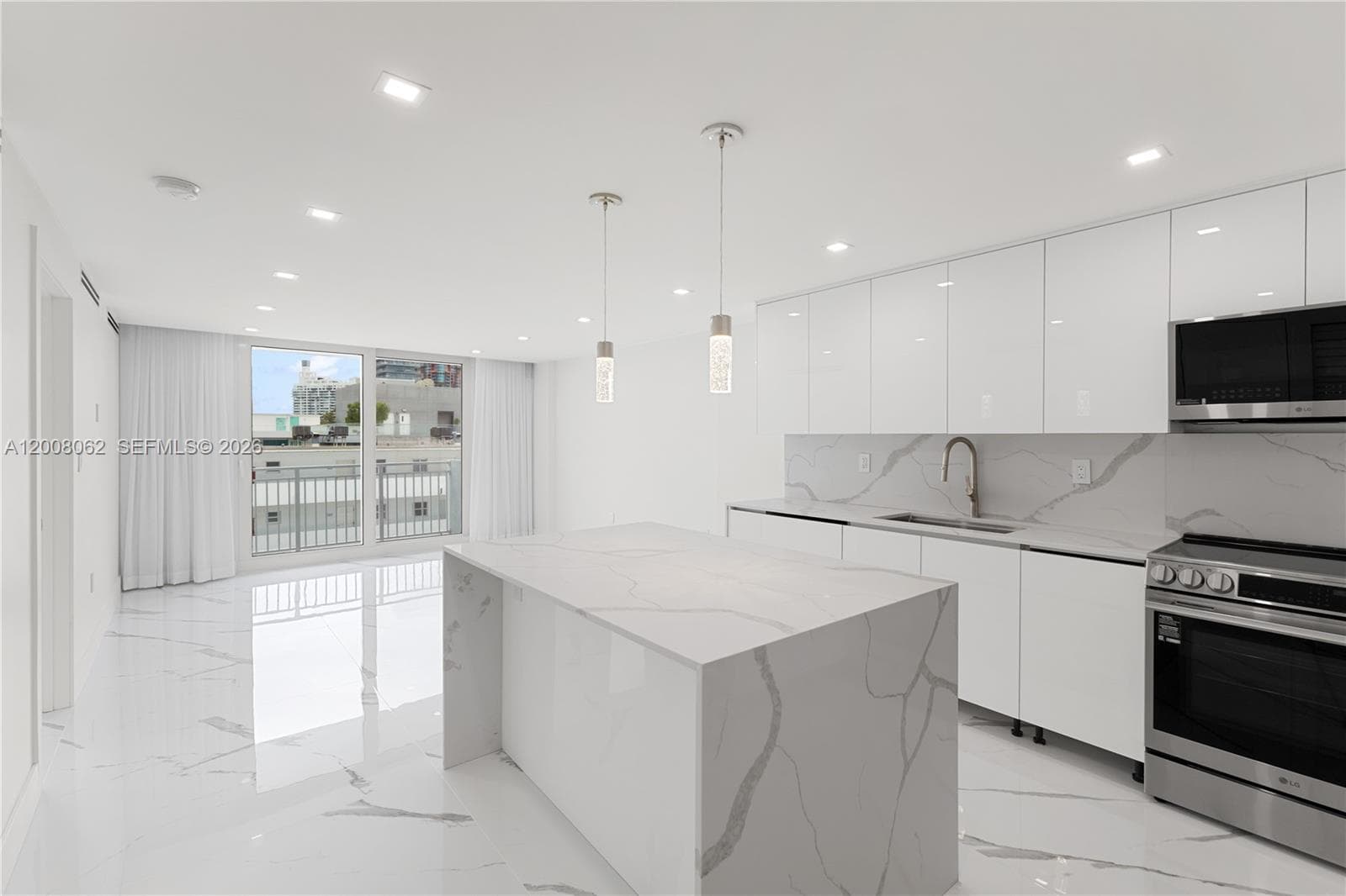 OCEAN POINT CONDO · #708 in Miami Beach - Photo 3