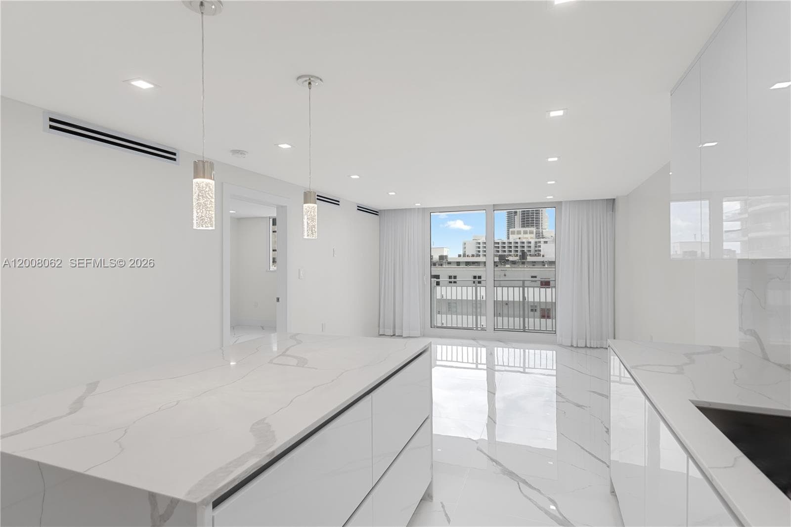 OCEAN POINT CONDO · #708 in Miami Beach - Photo 1