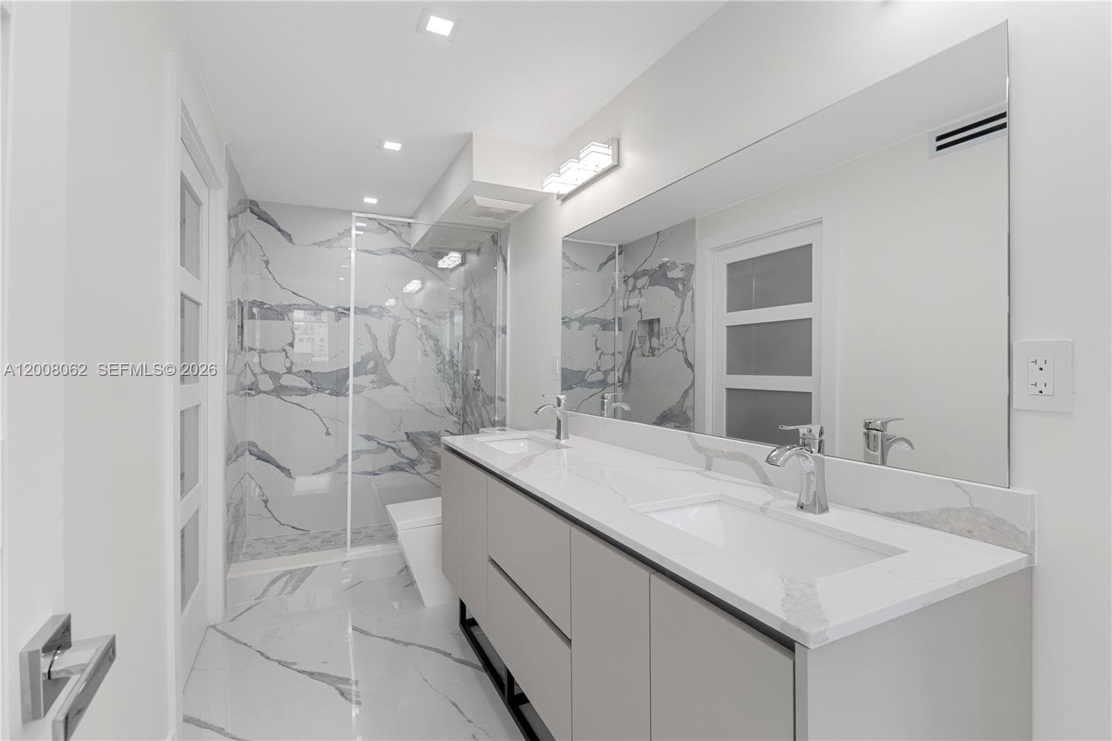 OCEAN POINT CONDO · #708 in Miami Beach - Photo 11