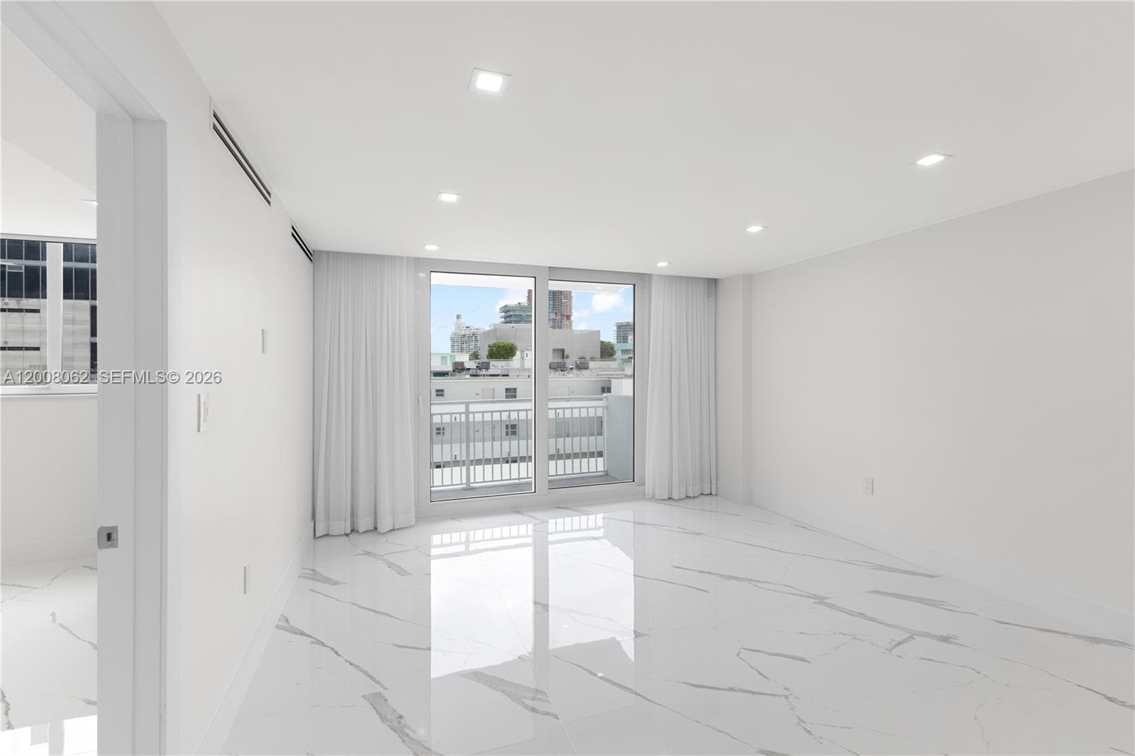 OCEAN POINT CONDO · #708 in Miami Beach - Photo 4
