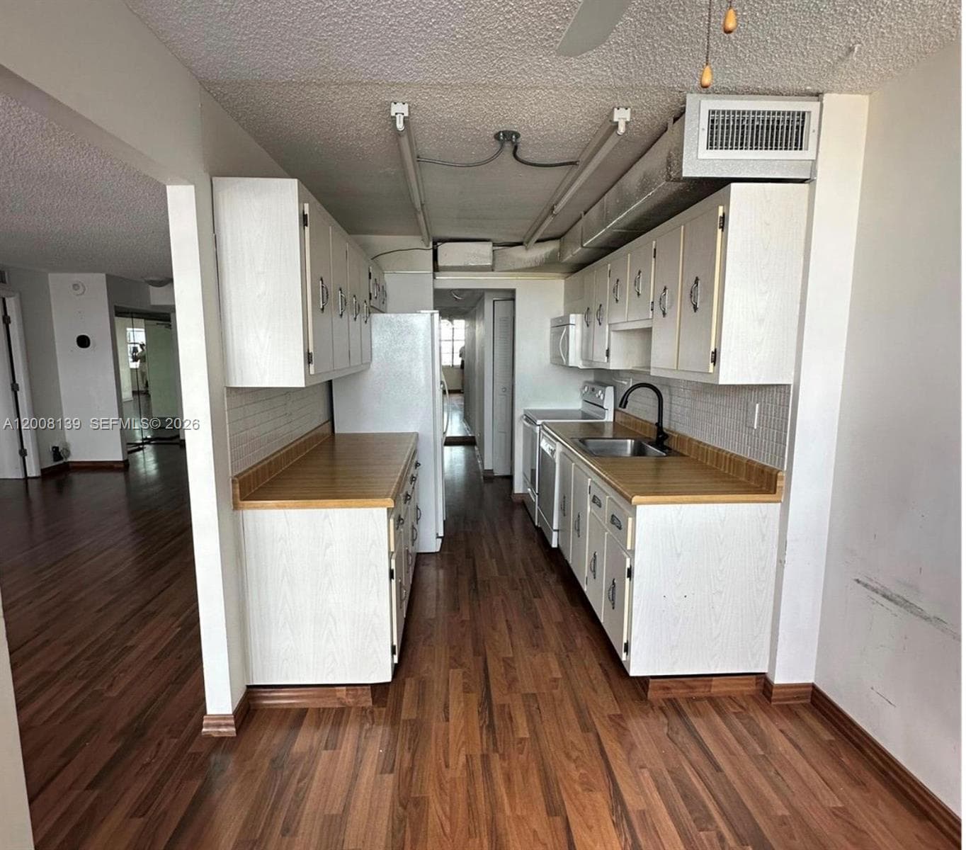 Winston Towers · #2020 in Sunny Isles Beach - Photo 8