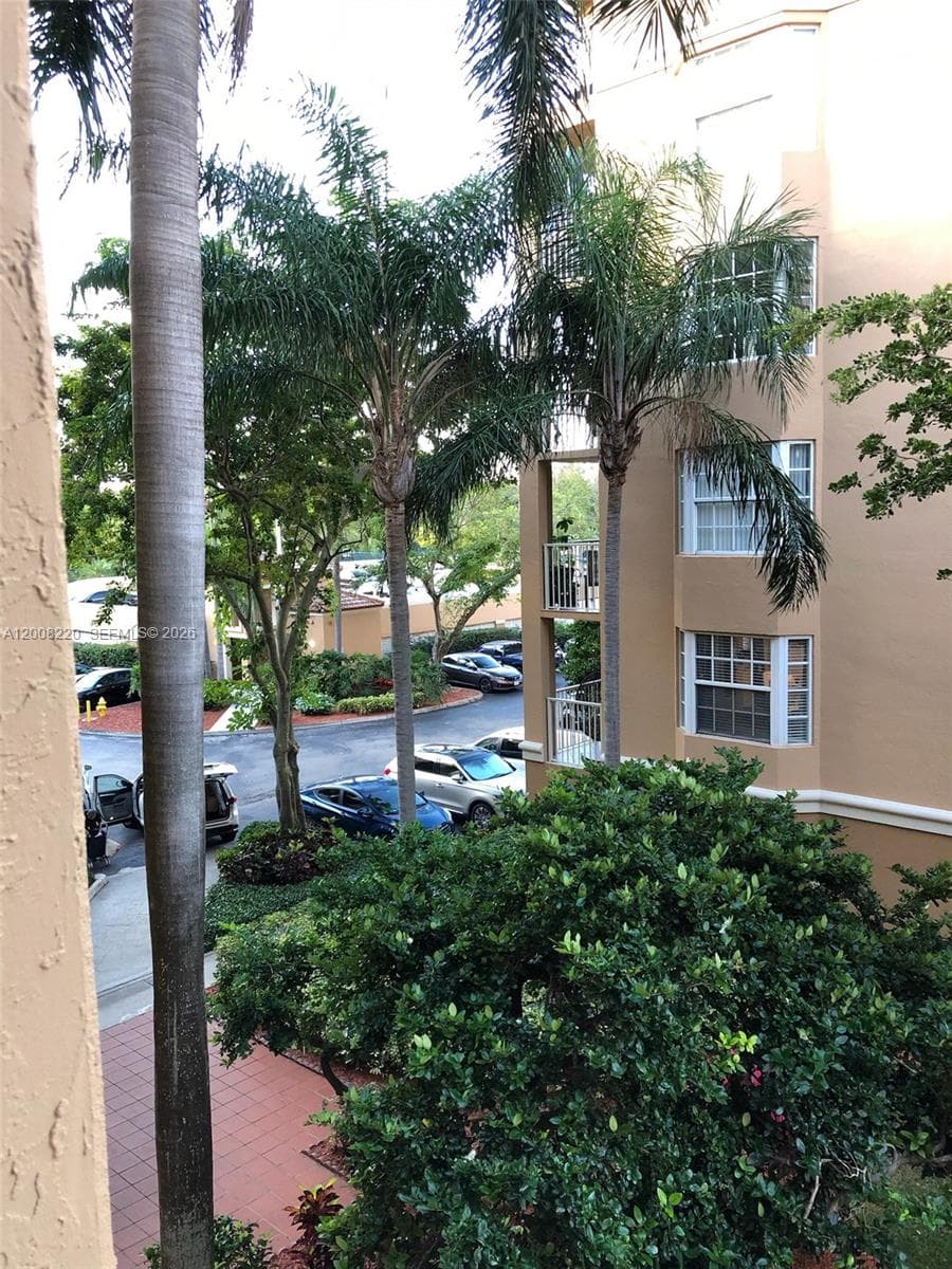 THE YACHT CLUB AT AVENTUR · #8403 in Aventura - Photo 2