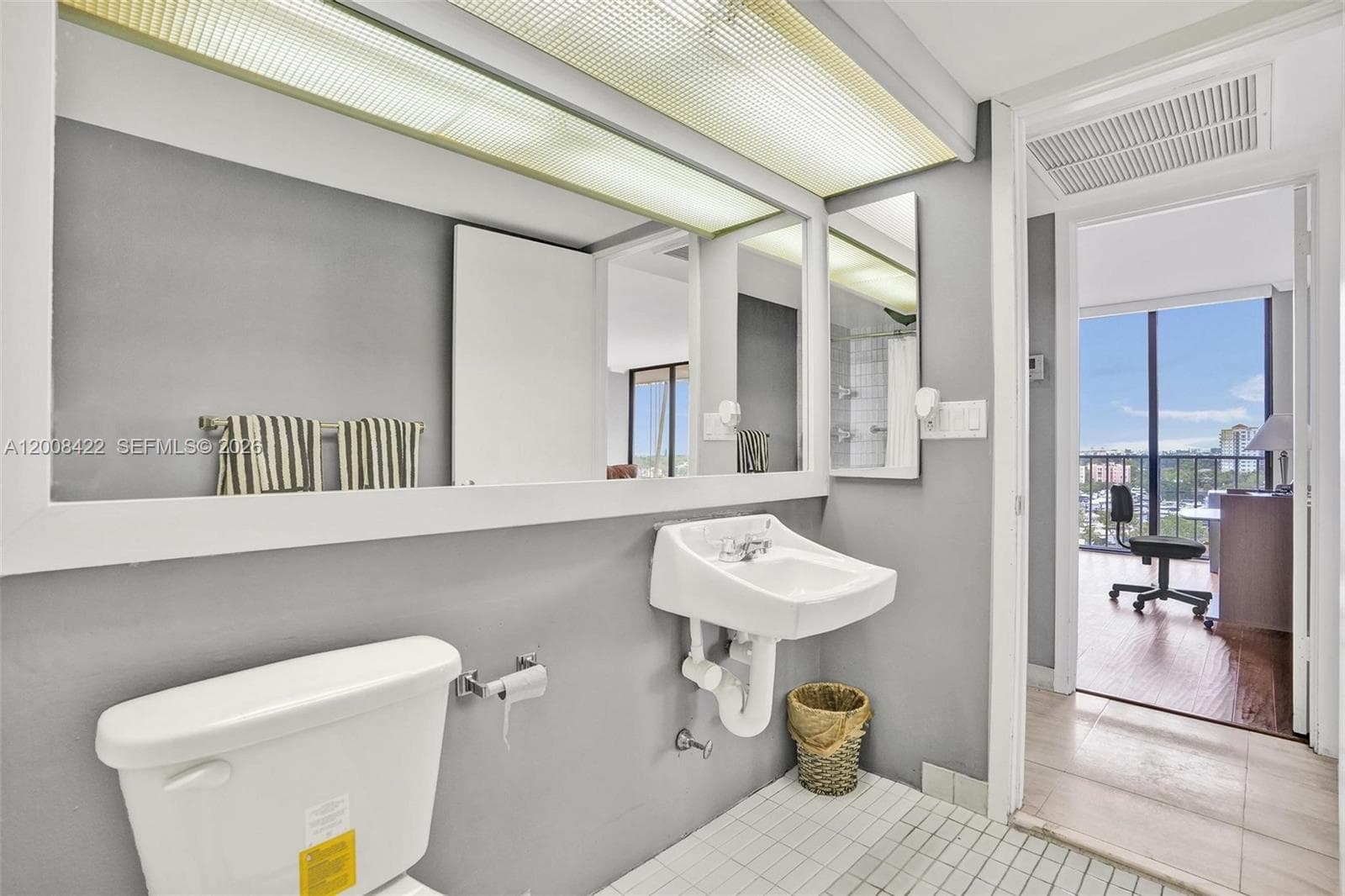 TURNBERRY TOWERS CONDO · #8K in Aventura - Photo 26