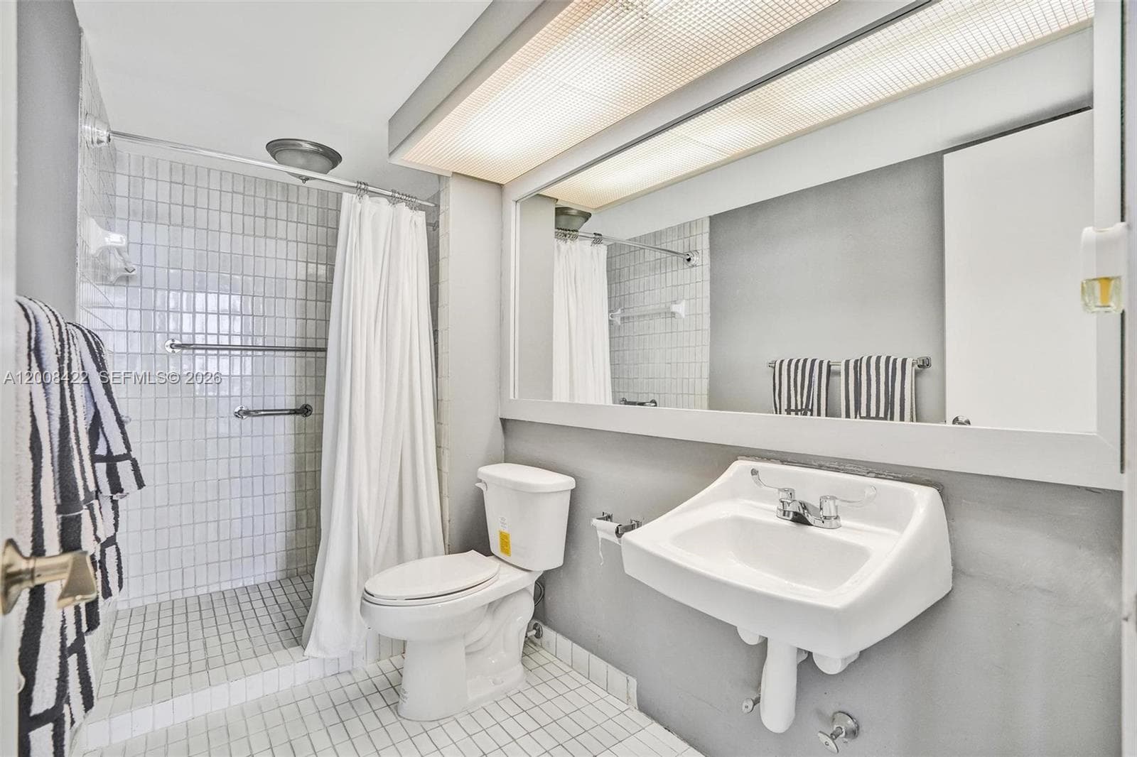 TURNBERRY TOWERS CONDO · #8K in Aventura - Photo 25