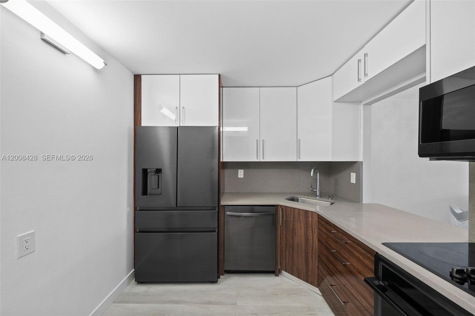 DESOTO PARK NORTH CONDO · #116 in Hallandale Beach - Photo 1