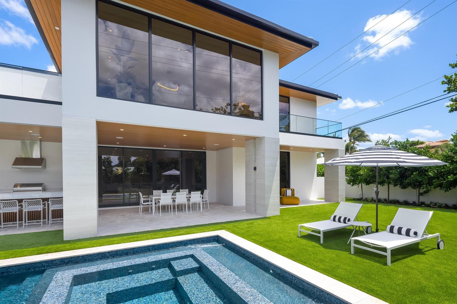 POOL / PATIO