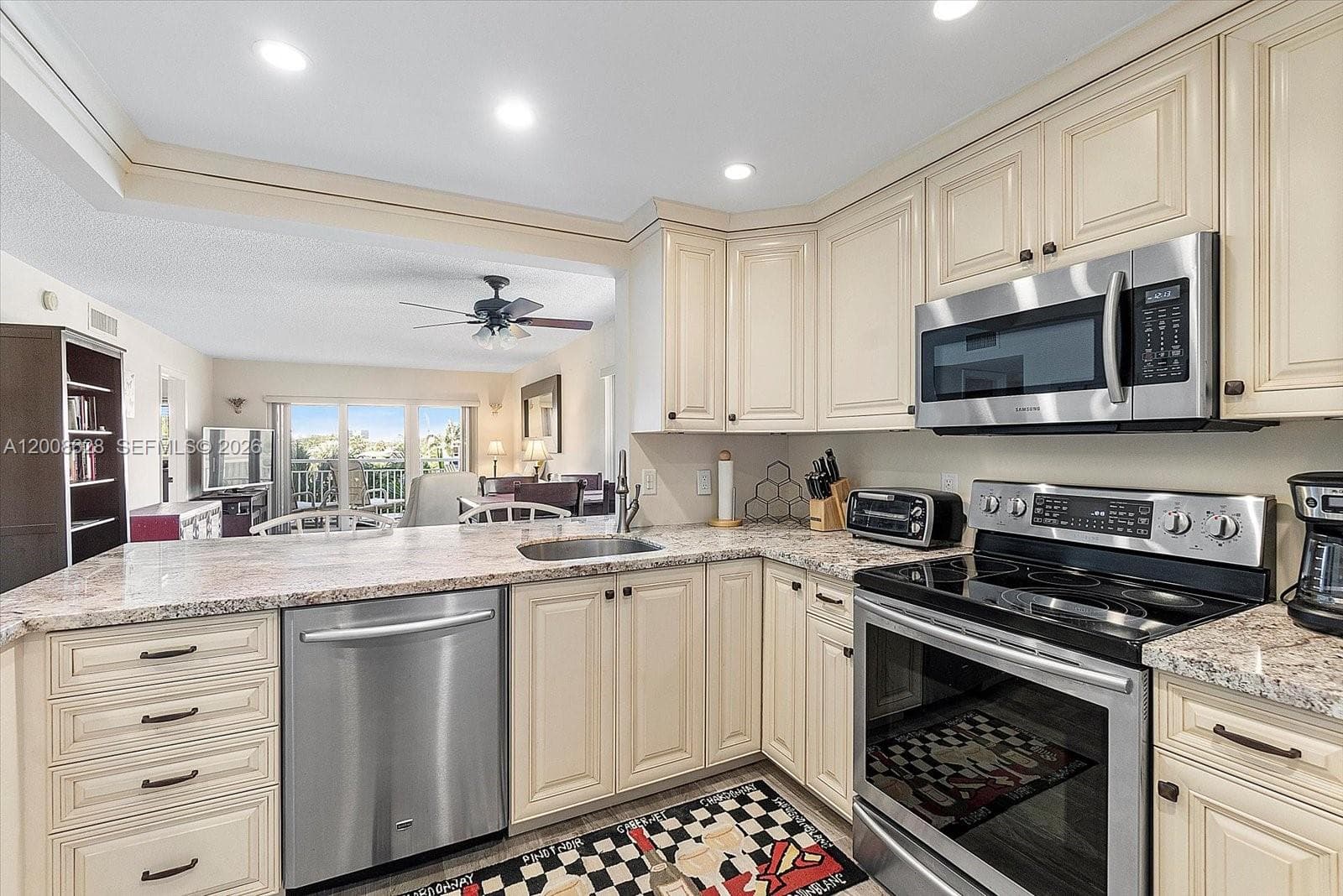 OCEAN SOUNDS CONDO · #308 in Lauderdale By The Sea - Photo 15
