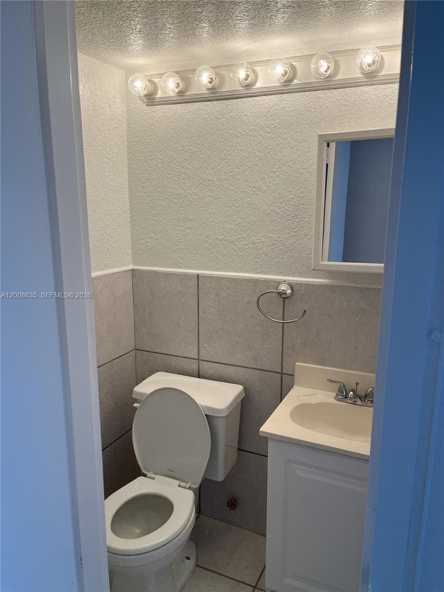 EASTERN SHORES WHITE HOUS · #305 in North Miami Beach - Photo 4