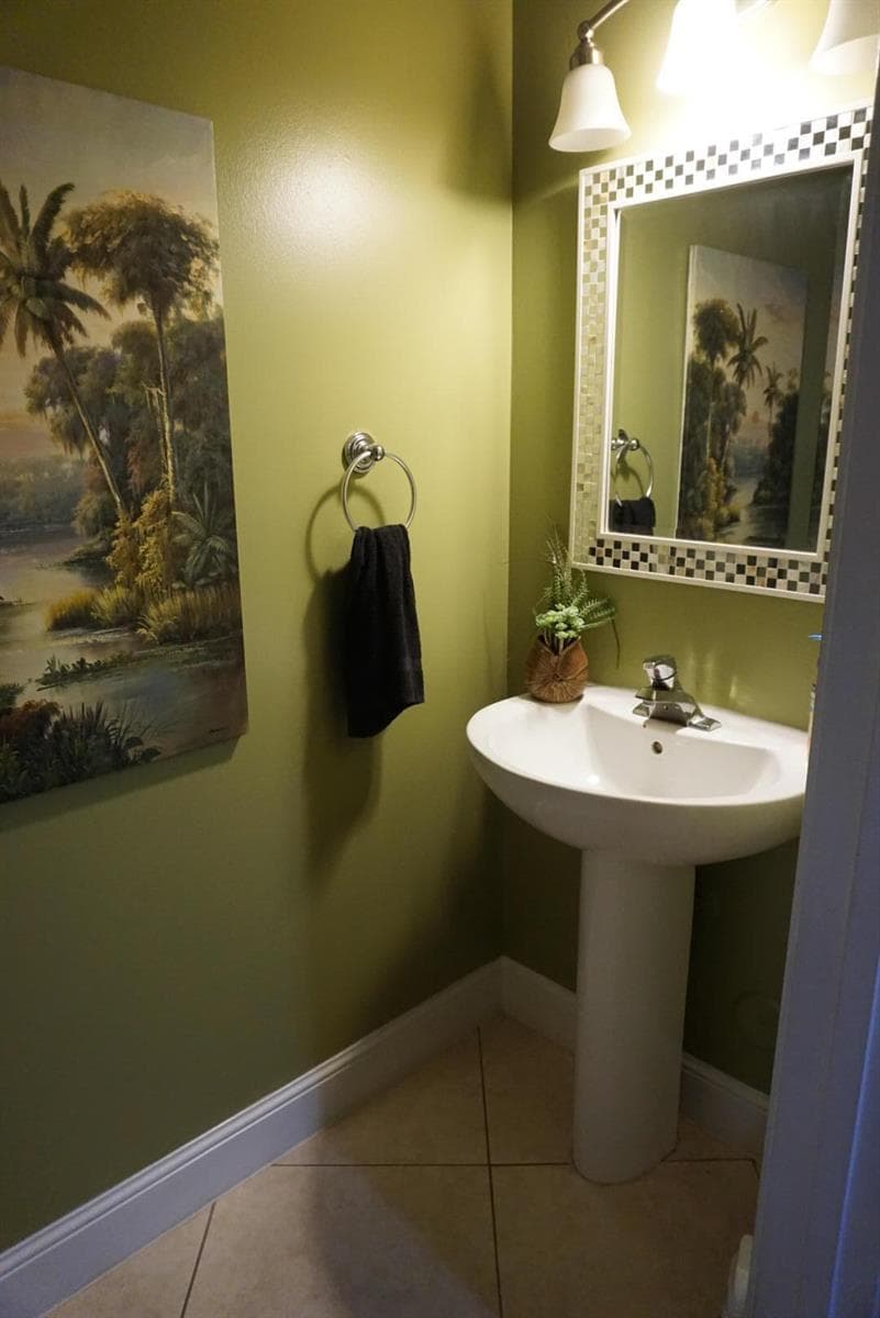 Downstairs 1/2bath