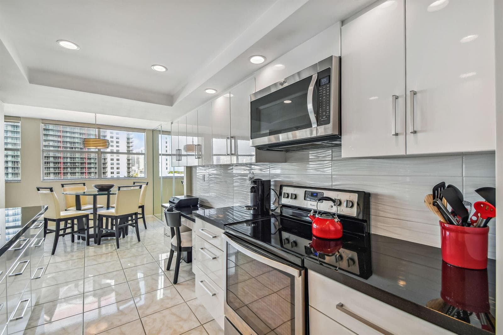 Kitchen & Dining Area