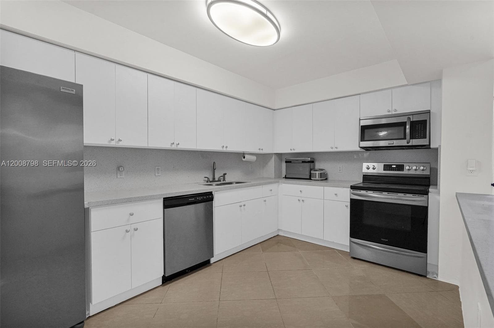 CORINTHIAN CONDO · #2E in Miami Beach - Photo 9