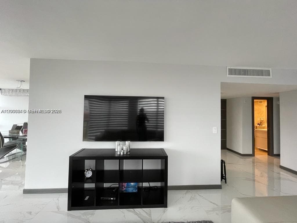 AVANT GARDE CONDO · #401 in Hallandale Beach - Photo 10