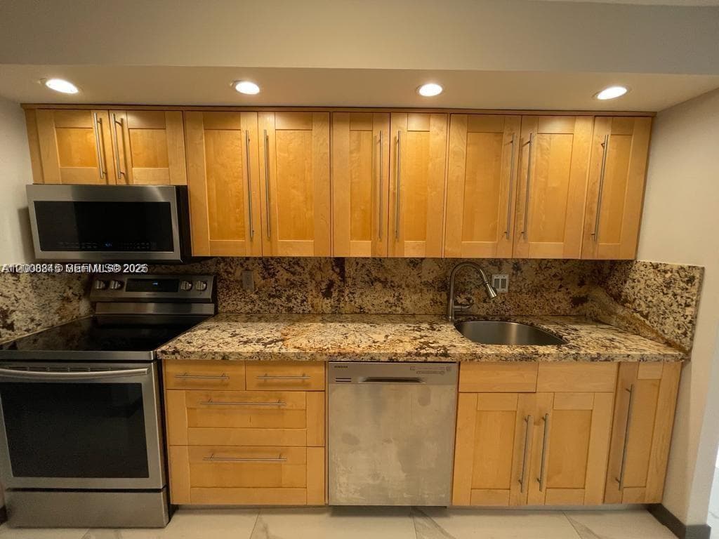 AVANT GARDE CONDO · #401 in Hallandale Beach - Photo 15