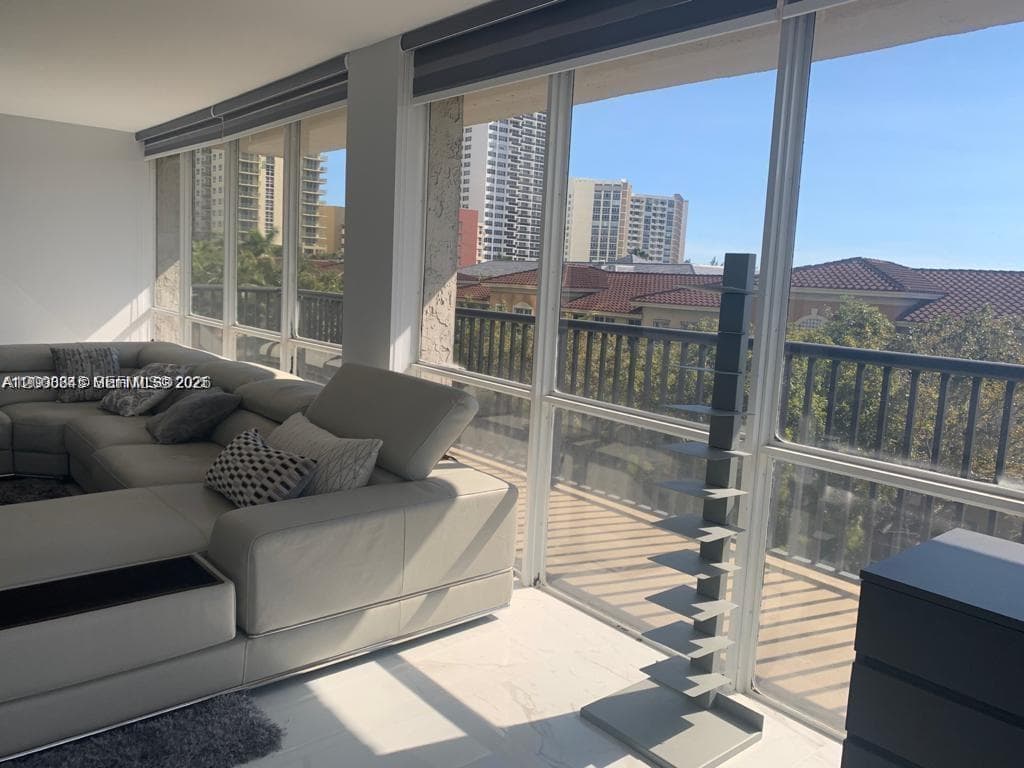 AVANT GARDE CONDO · #401 in Hallandale Beach - Photo 8