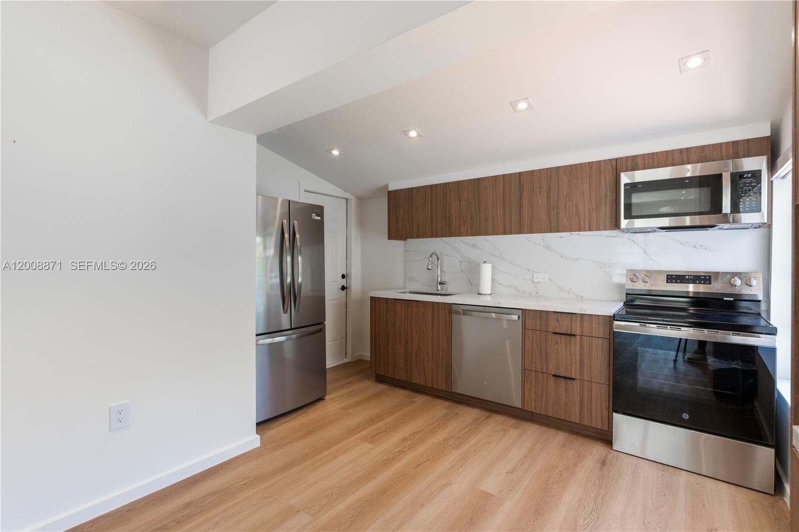 3021 Coconut Grove Dr #3021 photo 4