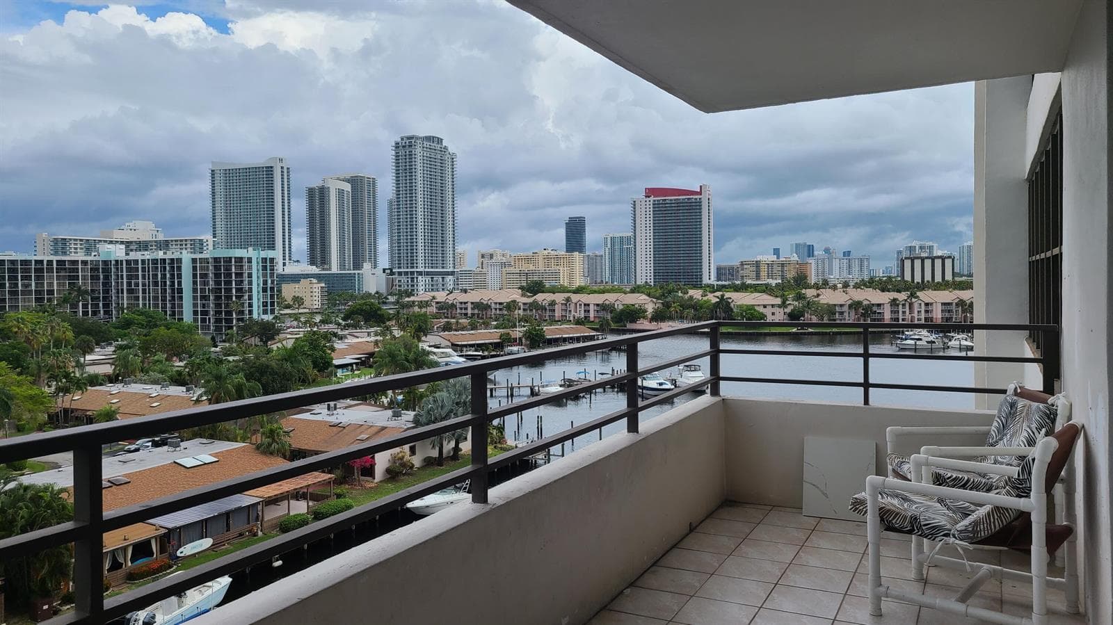 BALCONY3