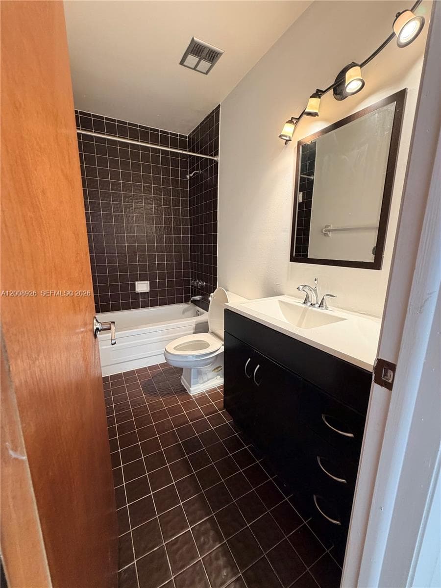 GROVE PARADISE CONDO · #IV3 in Miami - Photo 23