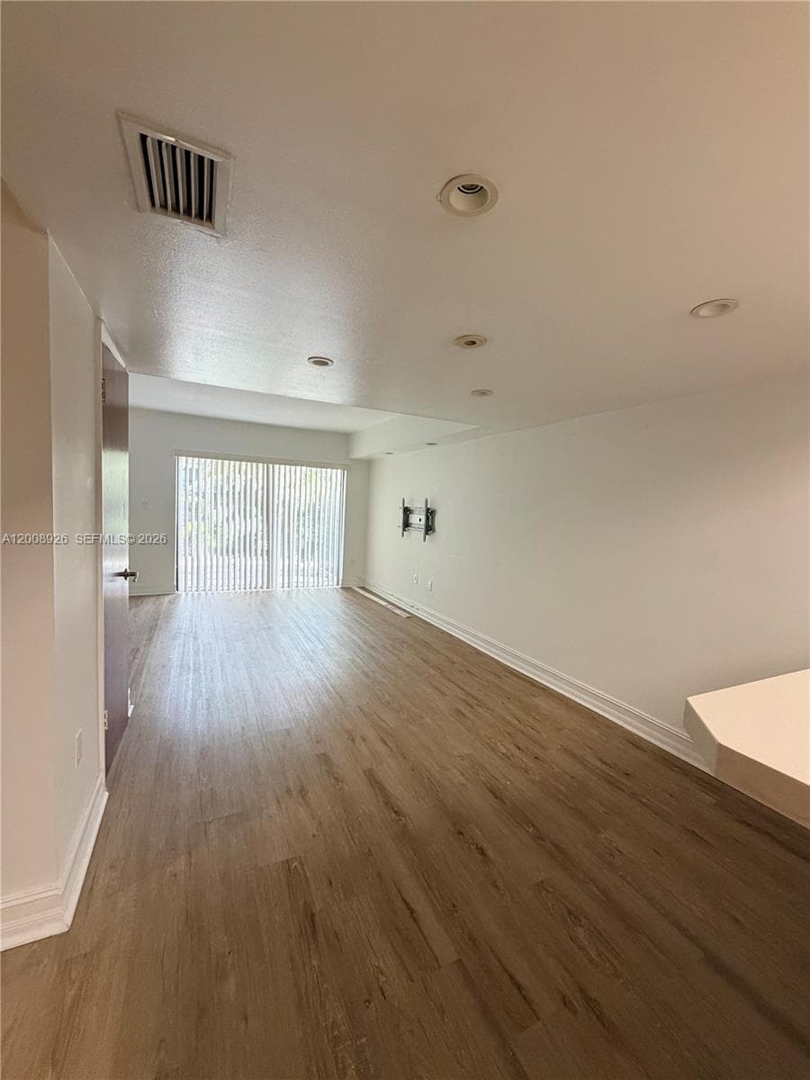 GROVE PARADISE CONDO · #IV3 in Miami - Photo 13